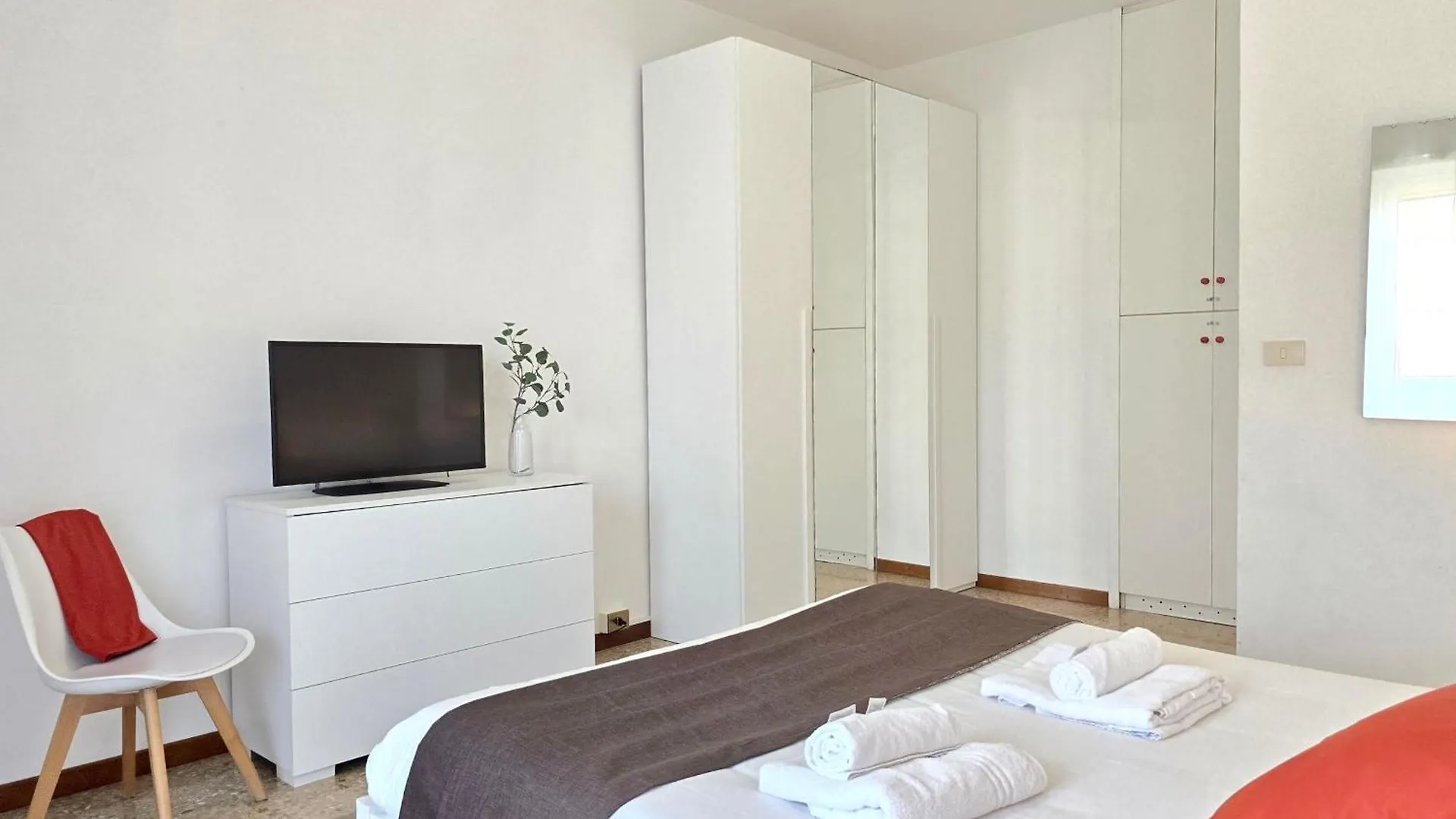 Romeway Apartment - Metro & Parking